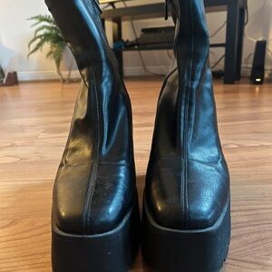 Stradivarius Sleek Black Platform Heeled Boots